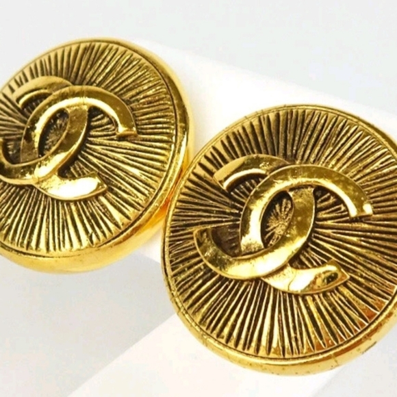 100% Authentic Chanel Coco Marks Round GP Earrings W/Box/Bag - Picture 6 of 15